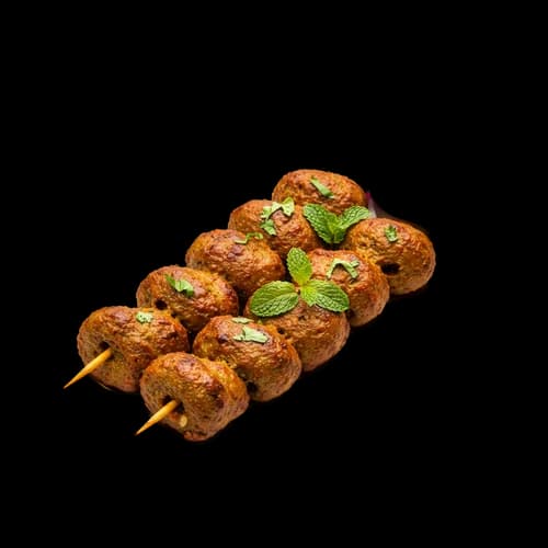 Brochetas de Seekh Kebab Pakistaní Picante con Chutney de Menta Imagen JPG Trans