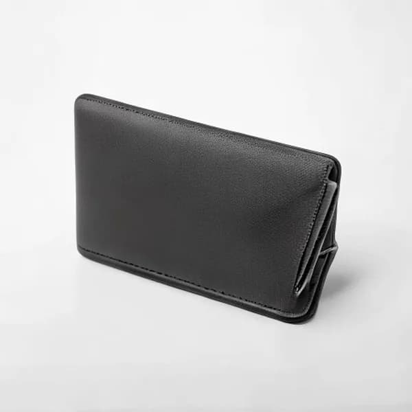 studio-product-photography-of-a-premium-carbon-fiber-minimalist-wallet-sleek-met-hd-jpg